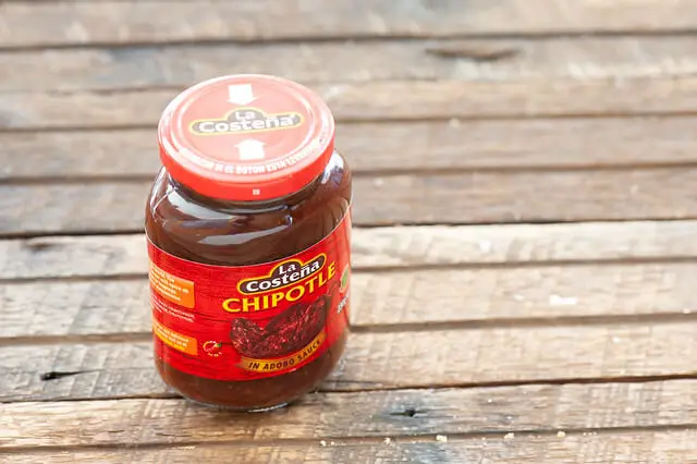 El mejor sustituto fácil de chiles chipotles en salsa adobo