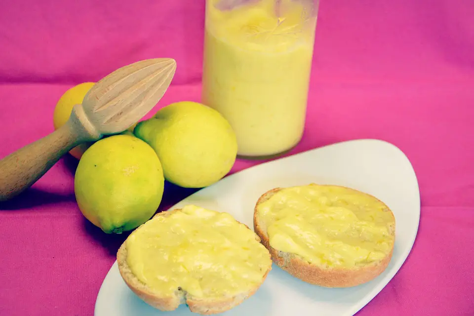 ¿Cómo se prepara un delicioso sustituto de la cuajada de limón?