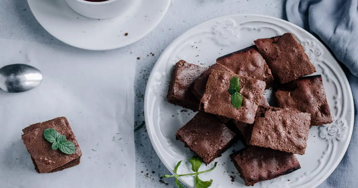 ¿Puedo sustituir el aceite por mantequilla en los brownies?